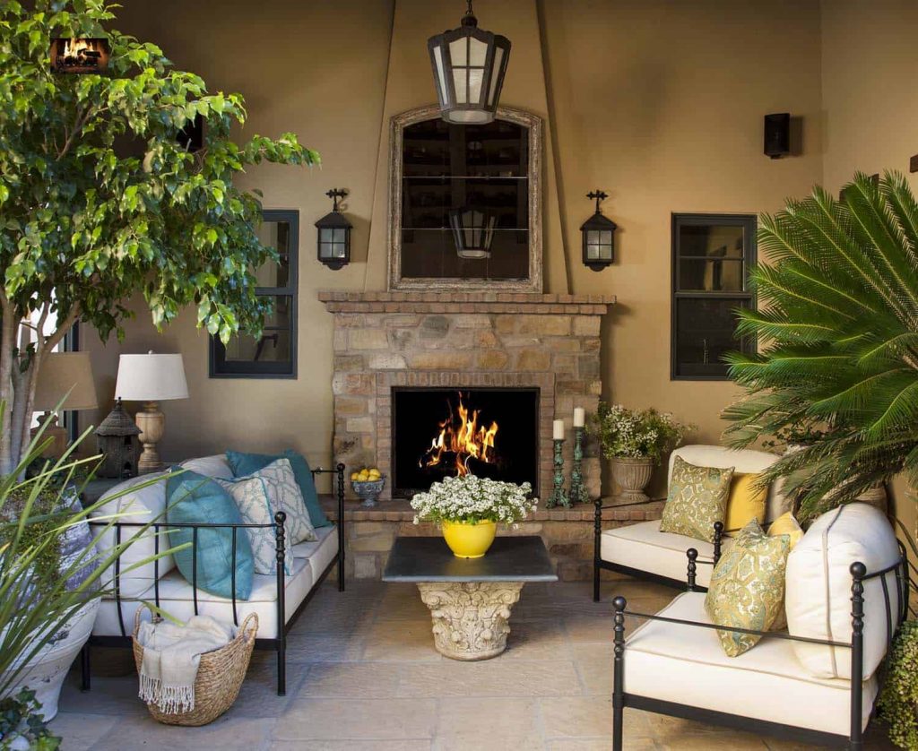 15 Awe-Inspiring Fireplaces Perfect for the South